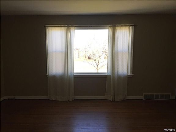 3rd image of 1433 Sheridan Dr