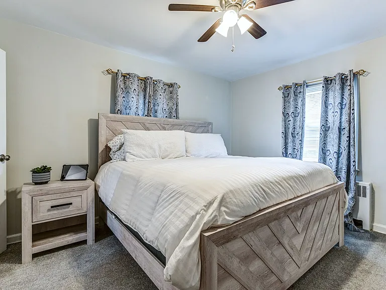 Hazelwood Apartments — Photo 9