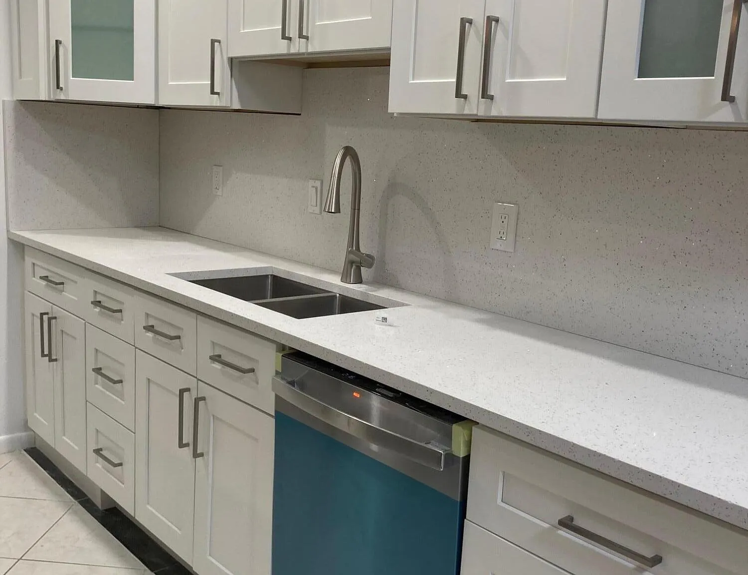 1 bed, 1.5 bath, 738 sqft, $1,599 — Photo 3