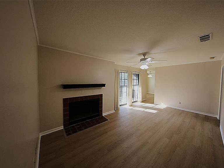 1510 W North Loop Blvd #412 — Photo 2