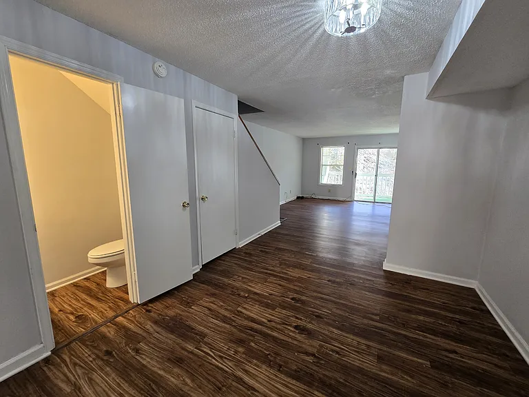 117 Kingsbury Dr — Photo 3