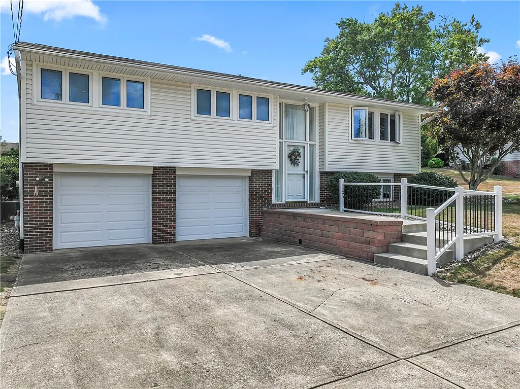 129 Bainbridge Dr photo 1