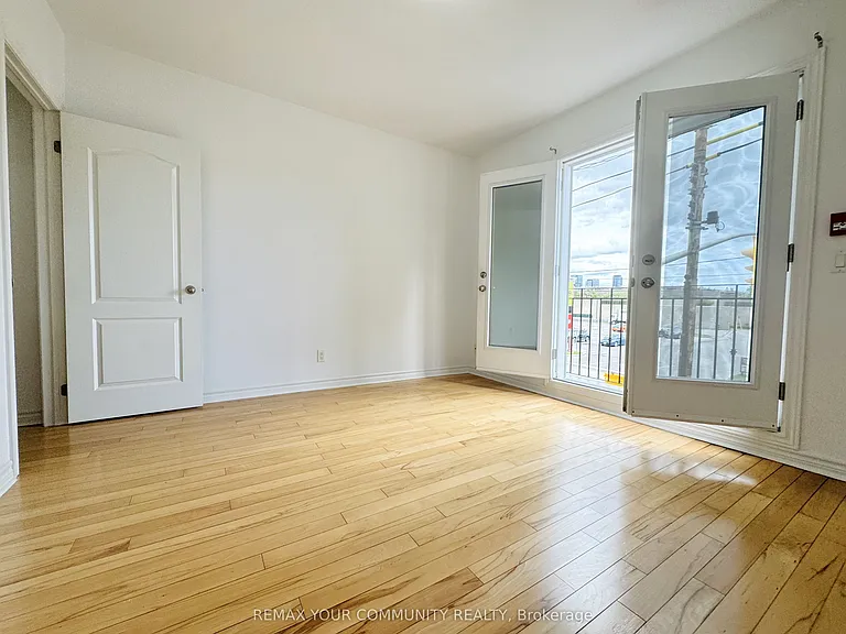 2415 Dundas St W #3 — Photo 10
