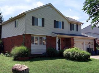 3813 Quail Hollow Dr, Columbus, OH 43228
