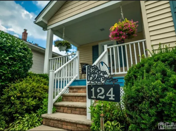 124 Shepherd Ave, Middlesex, NJ 08846