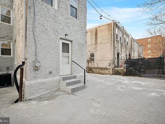 3rd image of 217 N Alden St