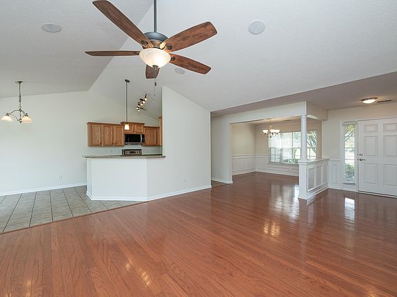 4th image of 521 Carey Dr