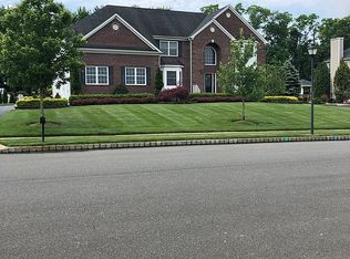 5 Sunny Ct, Monroe Township, NJ 08831