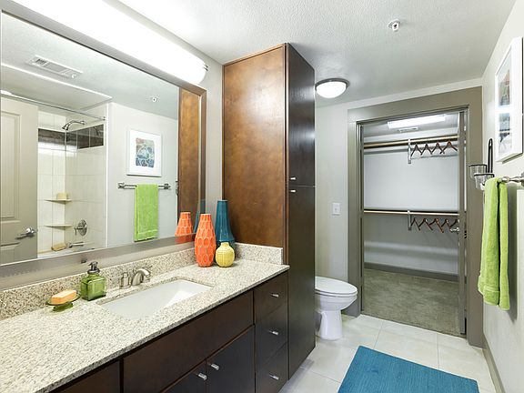 Pressler A3 Model - Bathroom with Linen and Walk-in Closet