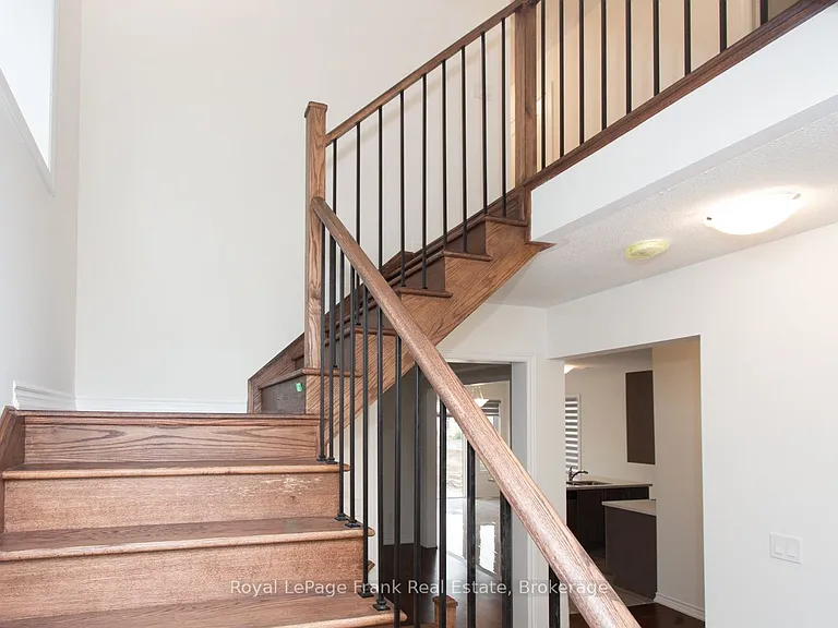 5 Hennessey Cres — Photo 22