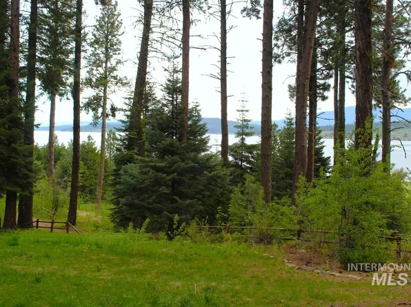 517 Henglow Dr, Cascade, ID 83611