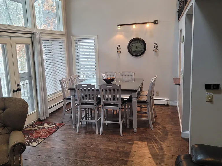 105 Village Way — Photo 6