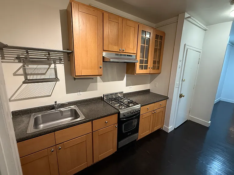 677 Oak St #8 — Photo 8