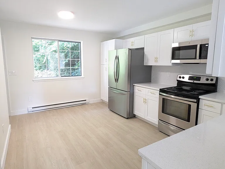 446 Perkins Ave #8H — Photo 3