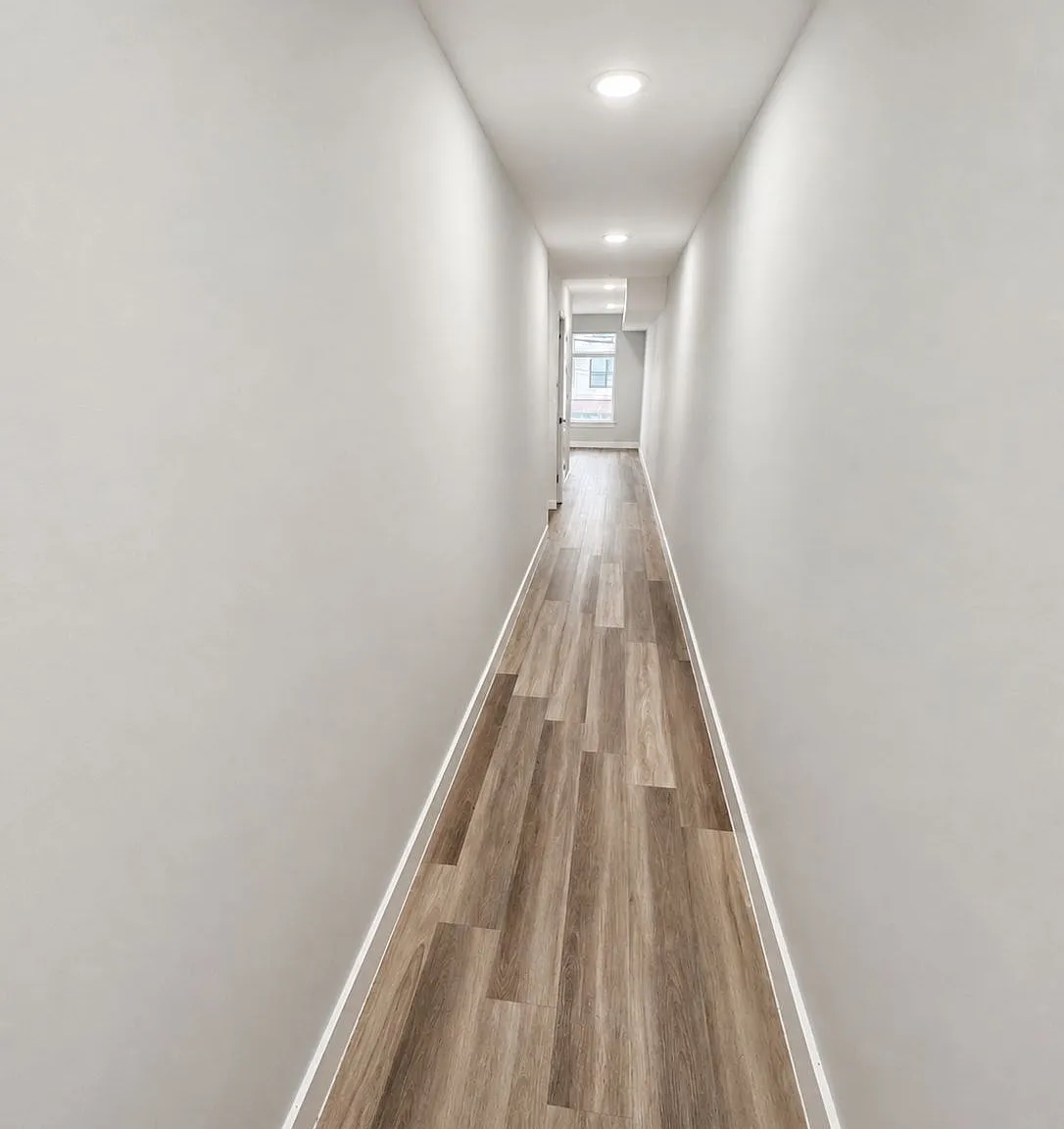 1 bed, 1000 sqft, $1,718 — Photo 2