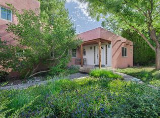 1409 Los Arboles Ave NW, Albuquerque, NM 87107