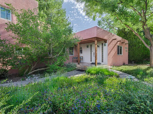 1409 Los Arboles Ave NW, Albuquerque, NM 87107