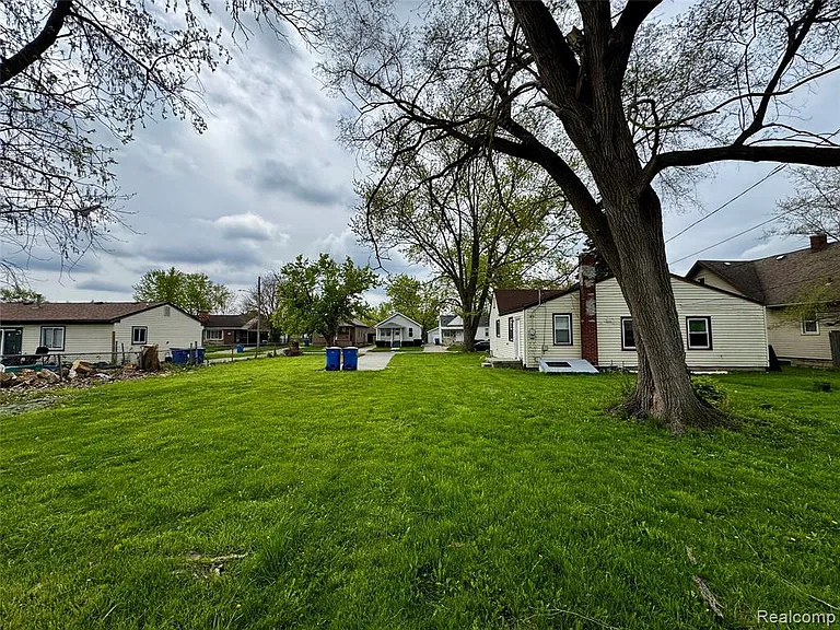 8045 Cadillac Ave — Photo 15