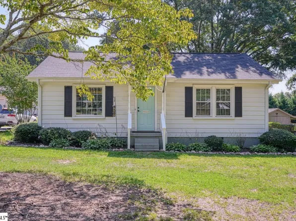 302 Hillcrest Dr, Greer, SC 29651