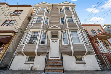 349 Avenue East