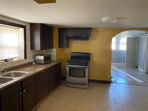 5th image of 3827 Euclid Ave #G