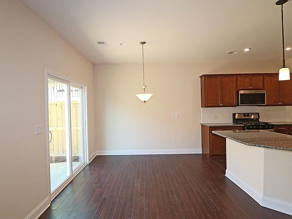 5th image of 500 Cooper Ln