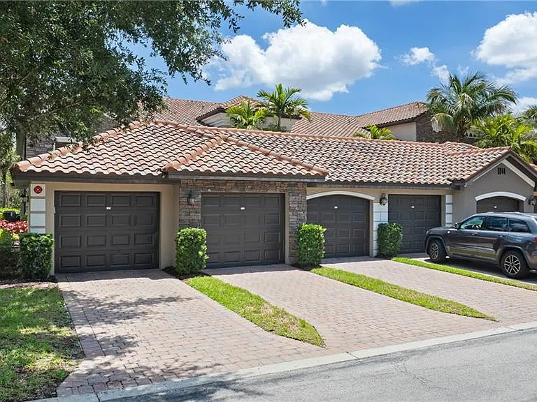 9844 Venezia Cir #711 — Photo 4