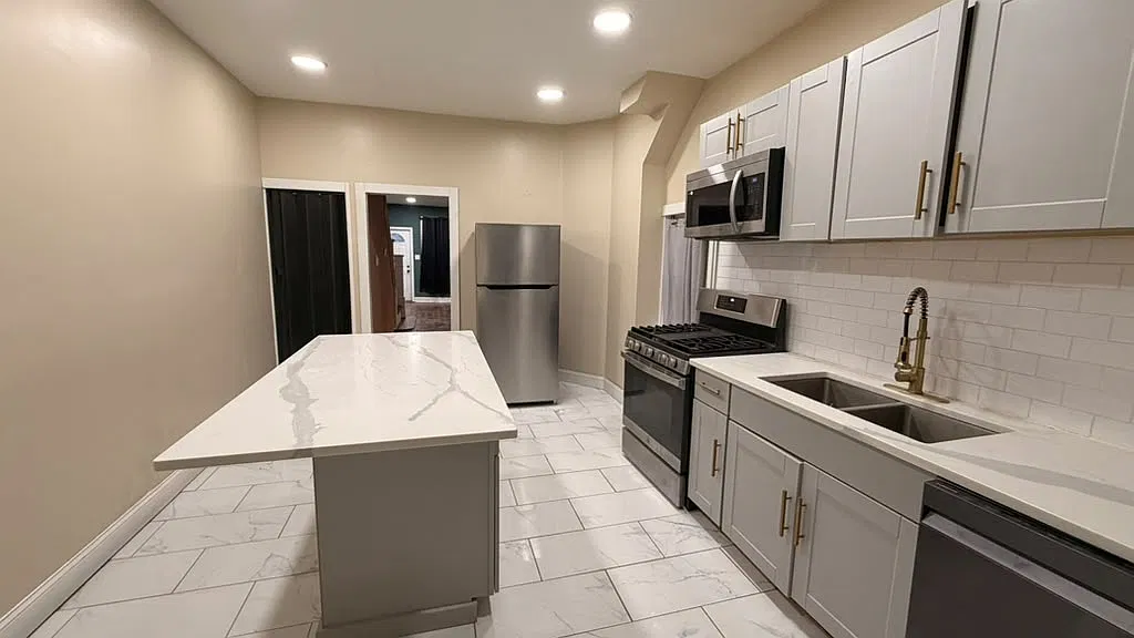 4 bed, 1300 sqft, $2,595 — Photo 1