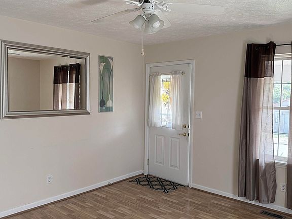 4th image of 1205 E Main St