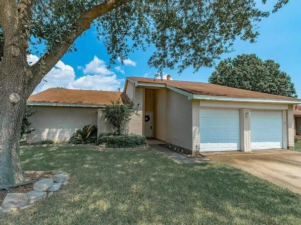 1129 Maple Creek Dr, La Porte, TX 77571