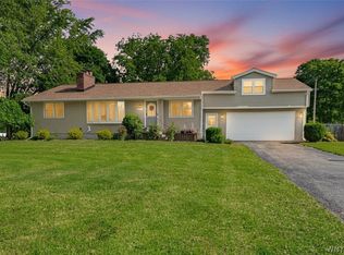5561 Ridge Rd, Lockport, NY 14094