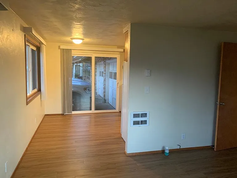 390 Laurel St — Photo 9