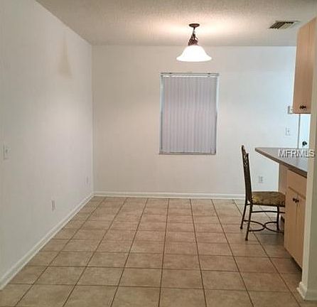 4th image of 210 Azalea Ave