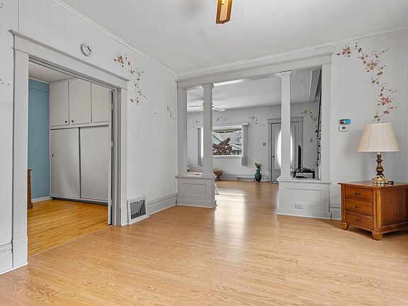 2nd image of 1123 Garfield Ave