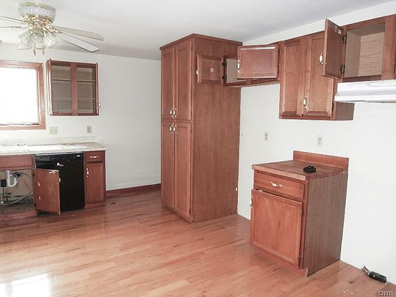 4th image of 7785 Vicki Ln