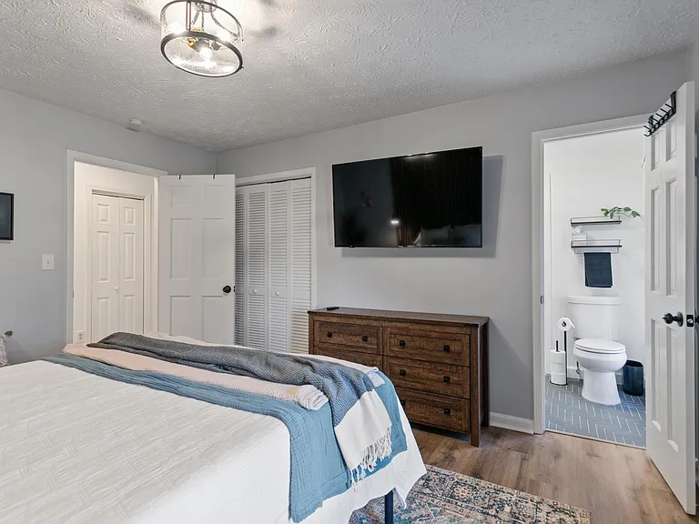 496 Kenwood Rd — Photo 35