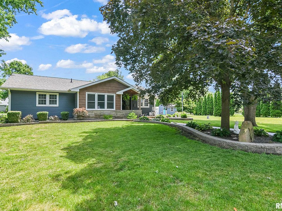 110 S Locust St, Assumption, IL 62510 | Zillow