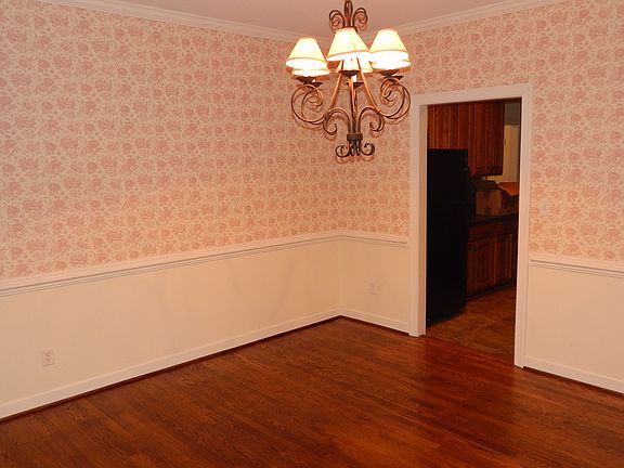 3rd image of 10 Black Oak Ct