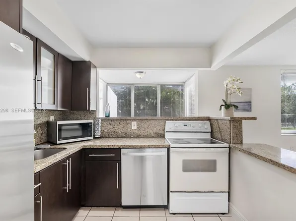 250 180th Dr APT 158, Sunny Isles Beach, FL 33160