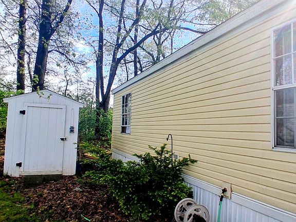 3rd image of 4502 Saturn Dr NE