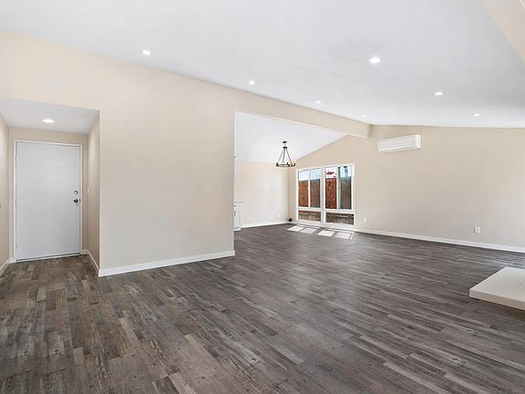 4th image of 2422 Harcourt Dr