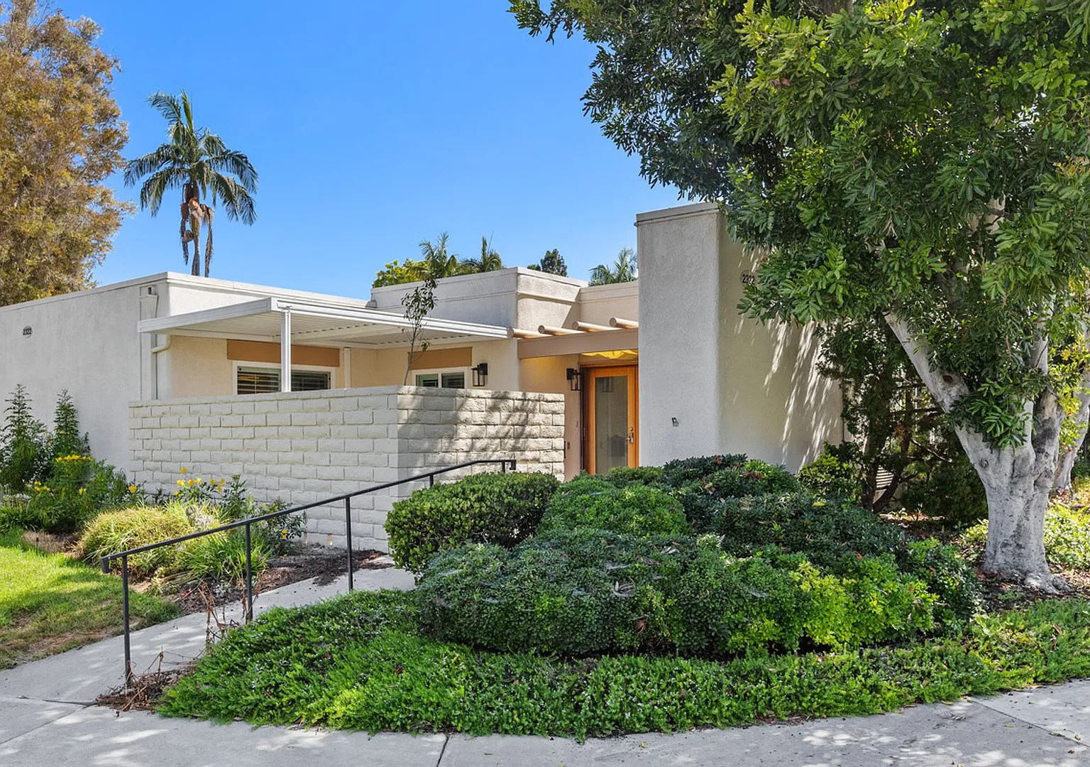 Bright & Beautiful Home in Laguna Woods Village Resort-Style 55+ Living — Photo 3