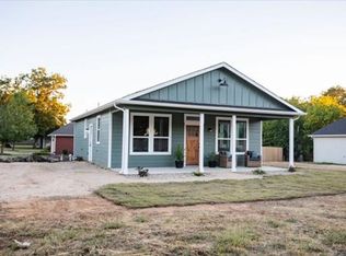804 Walnut St, Honey Grove, TX 75446