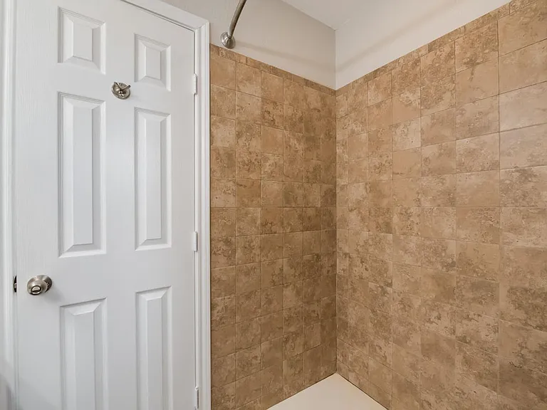 184 Ashland — Photo 14
