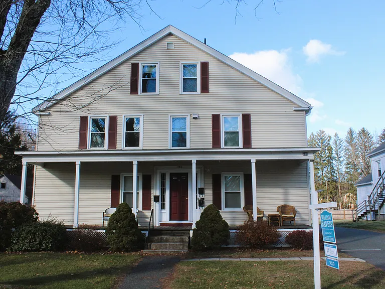 734 Main St #3 — Photo 3