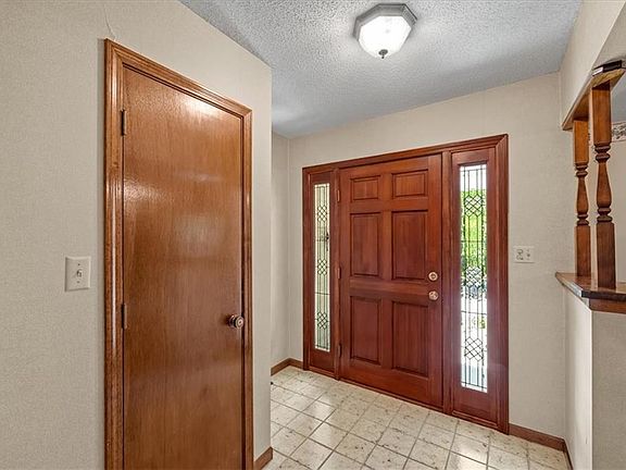 4th image of 725 Laurel Ave