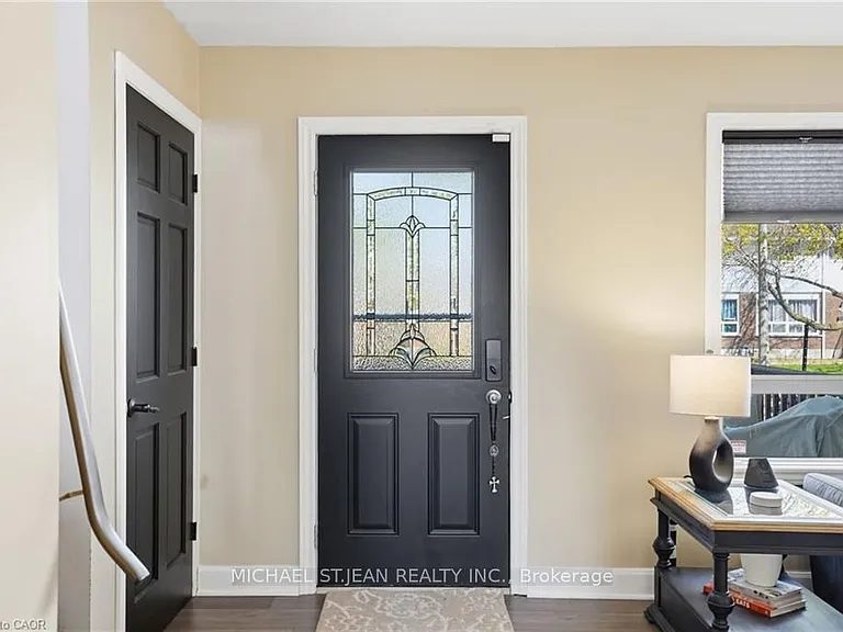 282 Roach Ave — Photo 8