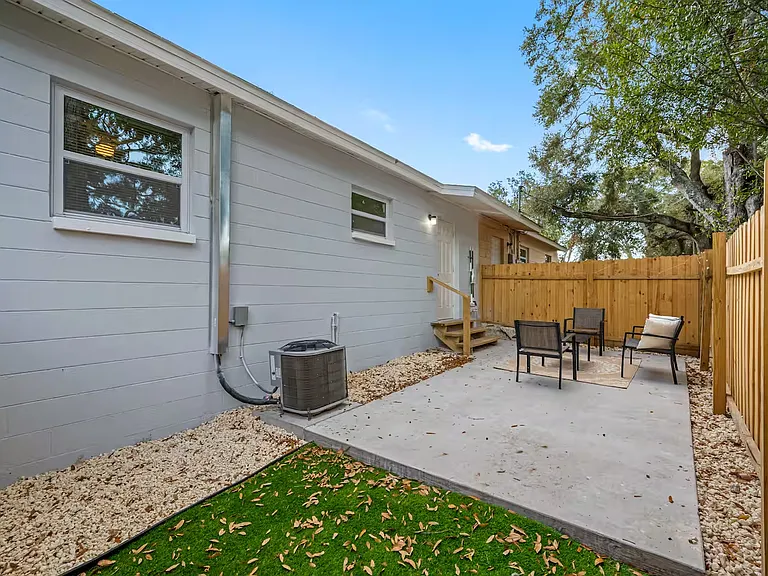 4313 W Woodlawn Ave — Photo 30