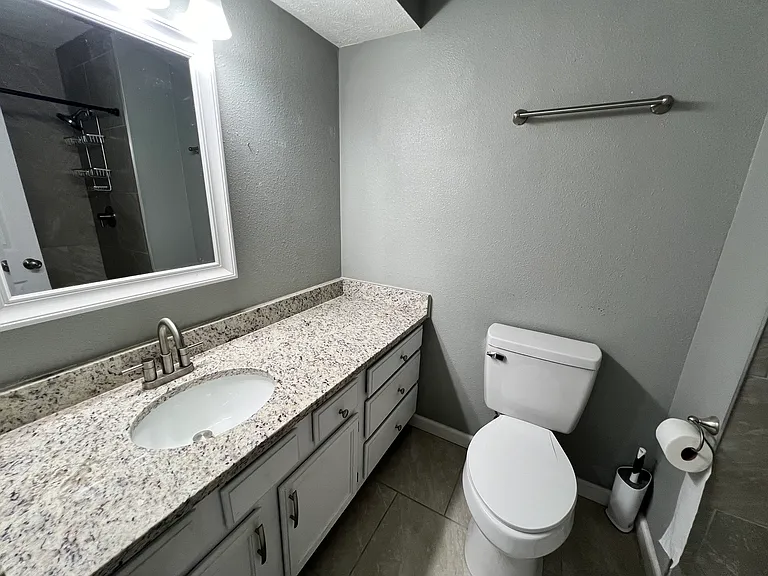 718 W Downing St — Photo 15