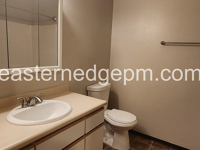 625 SW 19th St #6 — Photo 10